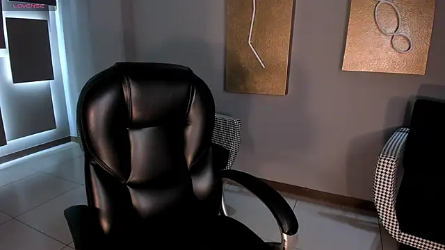 JuanitaClay online show from October 31, 12:28 pm