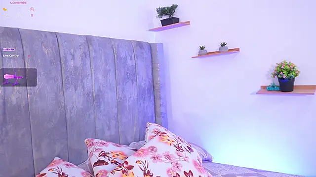 lara giraldo online show from September 18, 12:51 pm