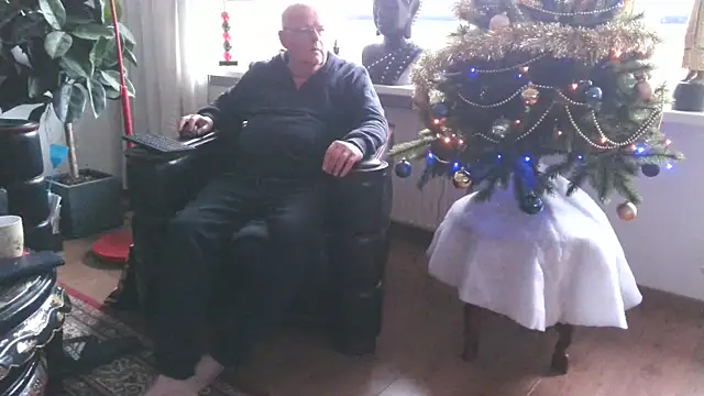 Exhib070 online show from December 17, 11:39 am