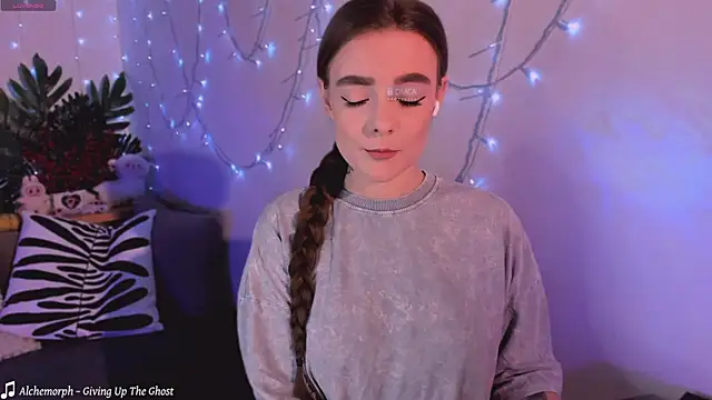 xwiuiwx online show from December 2, 7:42 pm