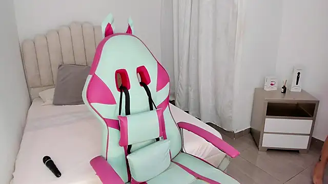 Snapshot of sofia_henaok chatting on February 7, 11:03 pm sofia henaok online show from February 7, 11:03 pm