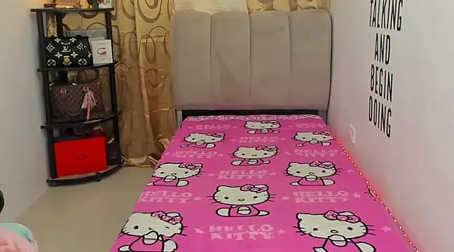 Snapshot of Trixie_Mattel21 chatting on December 26, 2:22 am Trixie Mattel21 online show from December 26, 2:22 am