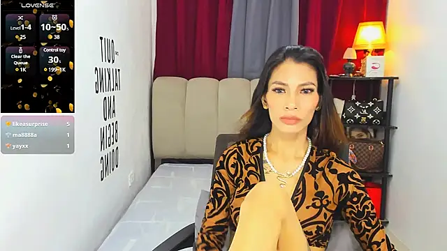 Snapshot of Trixie_Mattel21 chatting on March 11, 4:54 am Trixie Mattel21 online show from March 11, 4:54 am