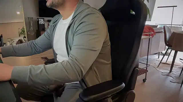 HungandThickLatin online show from March 12, 6:33 pm