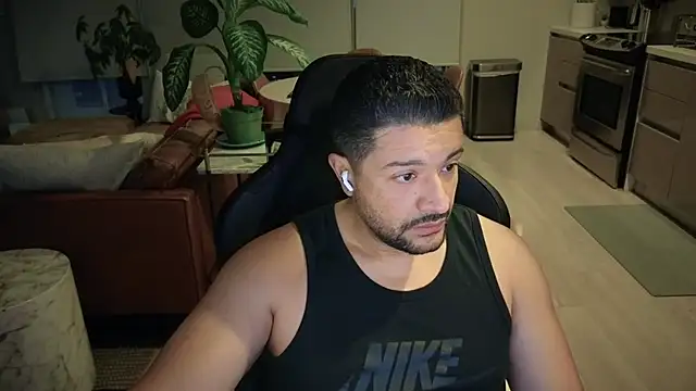 HungandThickLatin online show from September 18, 1:24 pm