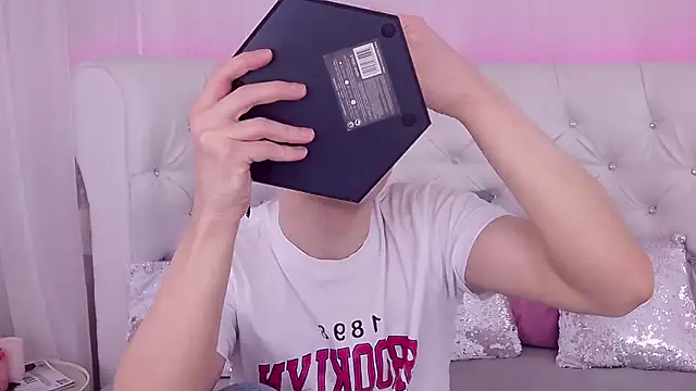 RobbyCharming online show from February 17, 7:42 pm