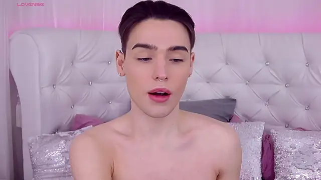 RobbyCharming online show from March 6, 7:43 pm