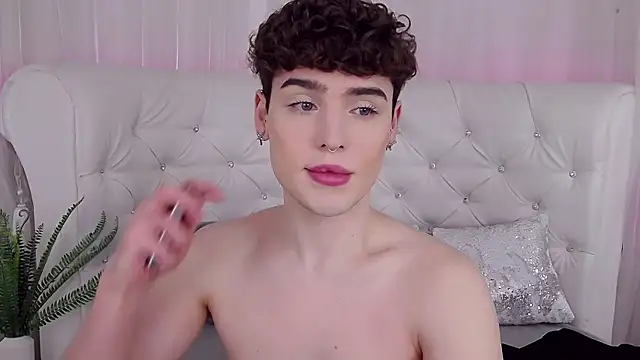 Snapshot of RobbyCharming chatting on February 6, 4:28 am RobbyCharming online show from February 6, 4:28 am