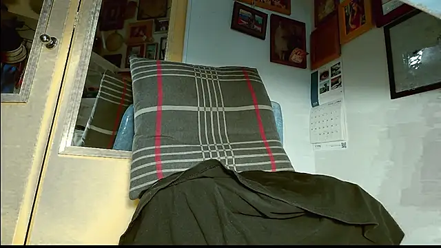 Snapshot of cj4menAZ chatting on April 5, 10:18 pm cj4menAZ online show from April 5, 10:18 pm
