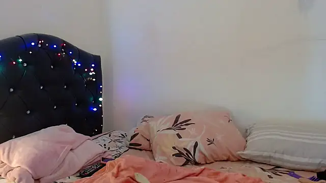 Snapshot of gooddes303salome chatting on September 27, 8:52 am gooddes303salome online show from September 27, 8:52 am