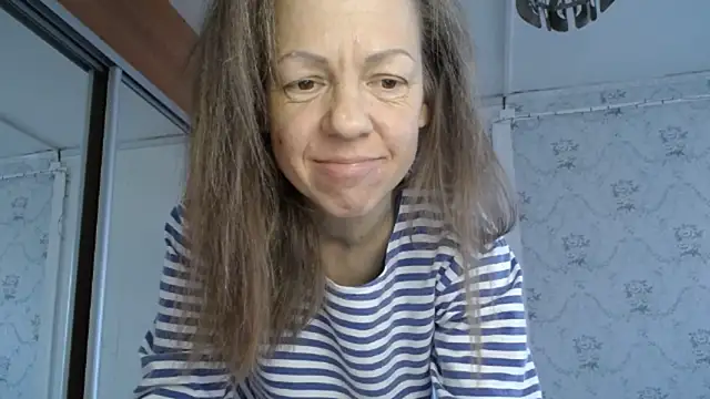 Snapshot of Popppka chatting on February 15, 12:58 pm Popppka online show from February 15, 12:58 pm