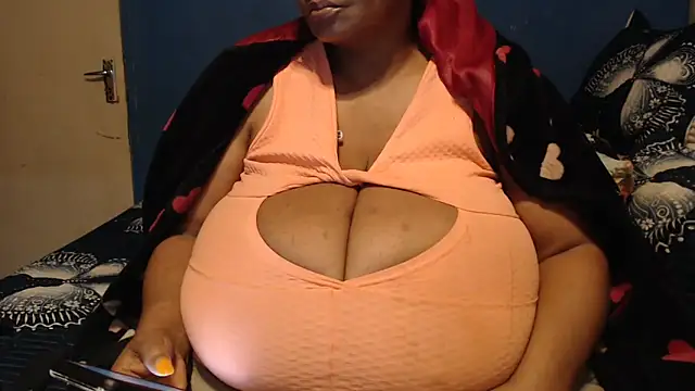Snapshot of CUTEFIRMMELONSS chatting on September 17, 8:32 pm CUTEFIRMMELONSS online show from September 17, 8:32 pm