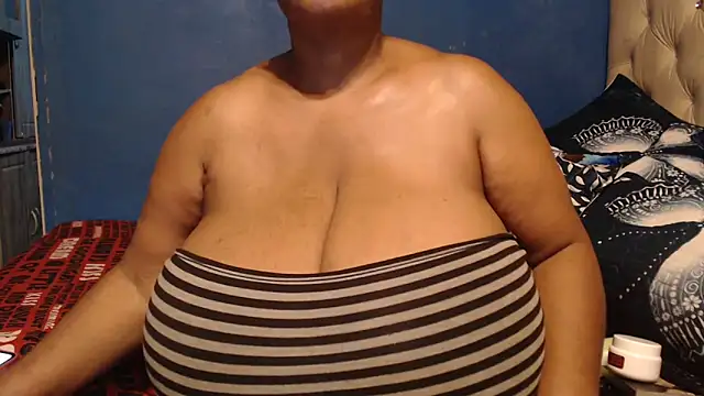 CUTEFIRMMELONSS online show from March 4, 8:37 pm