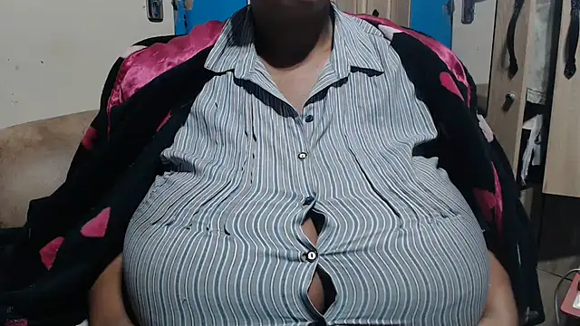 CUTEFIRMMELONSS online show from July 10, 6:10 pm