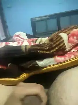 Snapshot of Deshilund9 chatting on December 27, 12:07 am Deshilund9 online show from December 27, 12:07 am