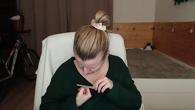 Exponent 5 online show from December 3, 8:50 pm