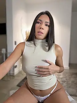 Snapshot of EllaSanz_ chatting on November 7, 10:32 pm EllaSanz online show from November 7, 10:32 pm