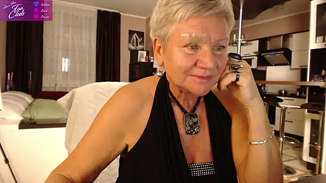 Snapshot of roxana_brooks chatting on December 13, 3:00 pm roxana brooks online show from December 13, 3:00 pm