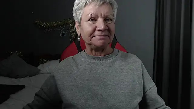 Snapshot of roxana_brooks chatting on December 15, 1:11 pm roxana brooks online show from December 15, 1:11 pm