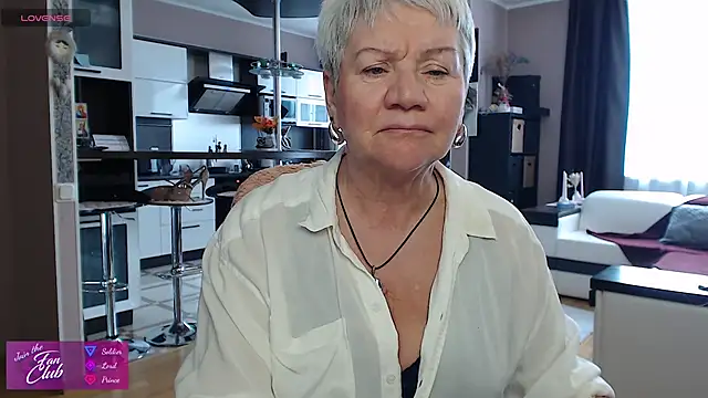 roxana brooks online show from April 7, 1:44 pm