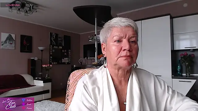 roxana brooks online show from August 4, 6:38 am