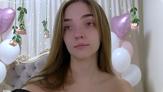 VirginieCruz online show from February 13, 5:37 am