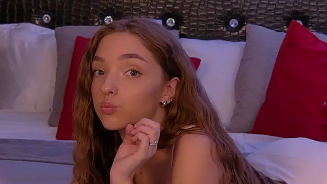 VirginieCruz online show from March 17, 8:40 pm