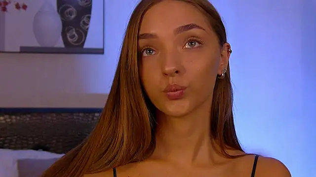 VirginieCruz online show from September 15, 7:25 pm