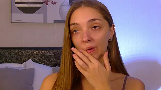 VirginieCruz online show from November 8, 5:40 am