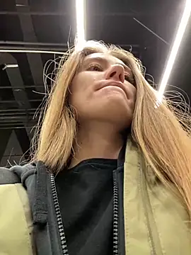 ValenciaShock online show from December 6, 8:15 am