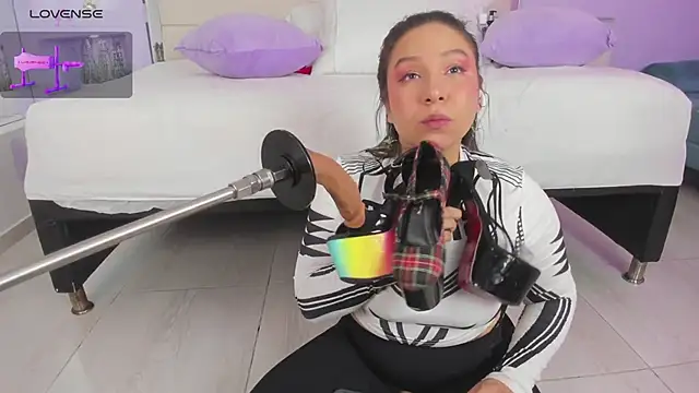 Isabella Daniell online show from January 31, 3:52 am