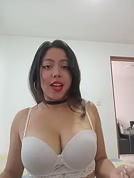 Snapshot of leah_passion chatting on May 17, 4:36 pm leah passion online show from May 17, 4:36 pm