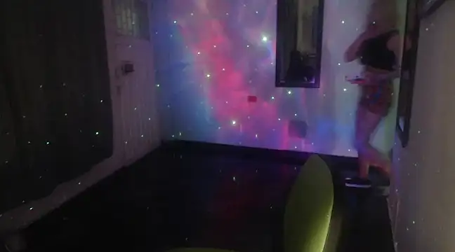 Snapshot of Sophi-tayson chatting on December 5, 2:20 am Sophi-tayson online show from December 5, 2:20 am