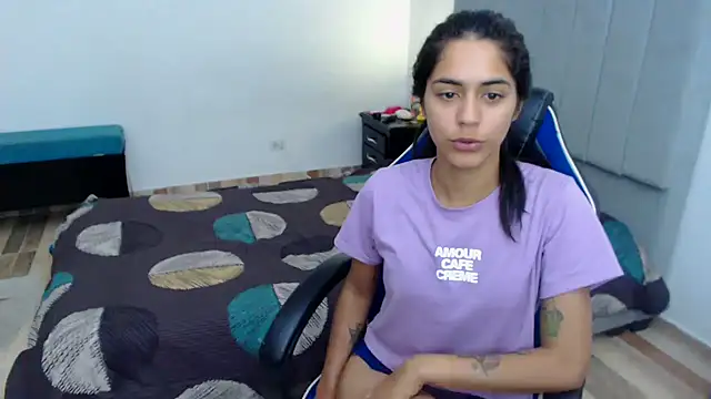 Snapshot of imSophia chatting on December 1, 10:32 pm imSophia online show from December 1, 10:32 pm