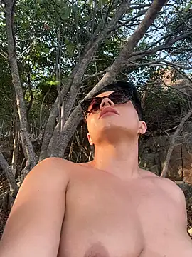 LukeLouHarvey online show from February 3, 1:09 am