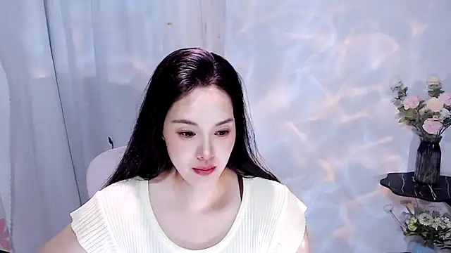 Snapshot of SHY-_-girl chatting on June 9, 3:07 am SHY- -girl online show from June 9, 3:07 am