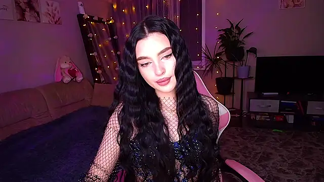   Malika   online show from November 27, 3:25 pm