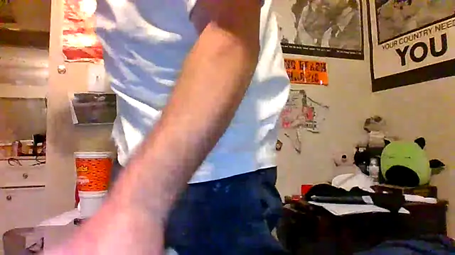 Snapshot of Gerbil8823 chatting on January 10, 1:32 am Gerbil8823 online show from January 10, 1:32 am