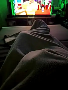 Snapshot of David19932908 chatting on December 6, 5:20 am David19932908 online show from December 6, 5:20 am