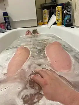 Snapshot of David19932908 chatting on March 12, 6:00 pm David19932908 online show from March 12, 6:00 pm