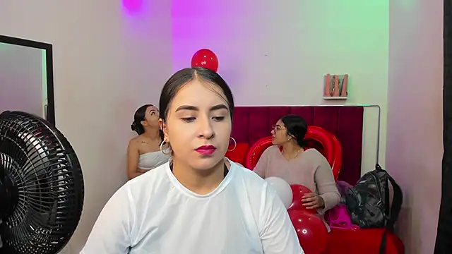 Snapshot of Afrodita-hott chatting on February 14, 12:03 pm Afrodita-hott online show from February 14, 12:03 pm