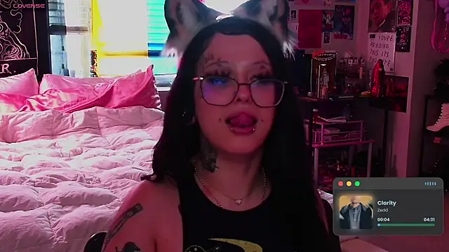 Snapshot of MissRomero chatting on March 14, 7:52 pm MissRomero online show from March 14, 7:52 pm