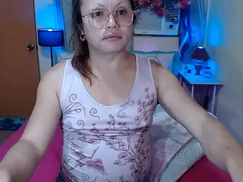 UrAsianPrincessDanie online show from November 2, 1:46 pm