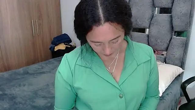 Snapshot of sara_hott_1 chatting on December 26, 6:43 pm sara hott 1 online show from December 26, 6:43 pm