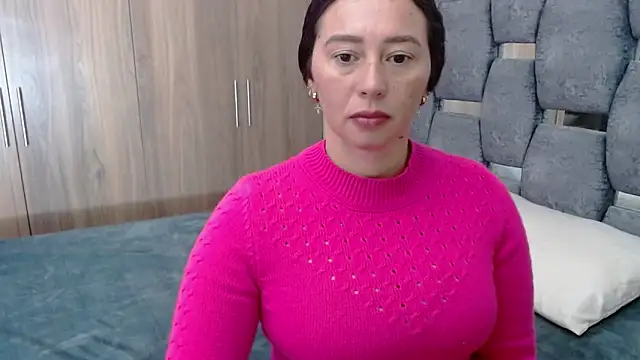 Snapshot of sara_hott_1 chatting on December 27, 3:59 pm sara hott 1 online show from December 27, 3:59 pm