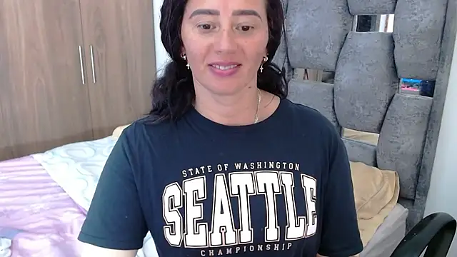 Snapshot of sara_hott_1 chatting on January 9, 8:11 pm sara hott 1 online show from January 9, 8:11 pm