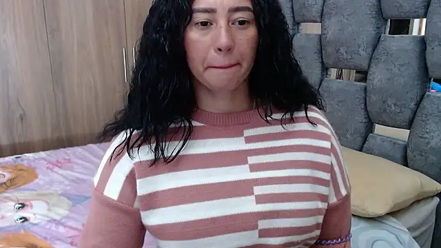 Snapshot of sara_hott_1 chatting on January 13, 8:48 pm sara hott 1 online show from January 13, 8:48 pm