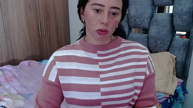 Snapshot of sara_hott_1 chatting on January 20, 8:50 pm sara hott 1 online show from January 20, 8:50 pm