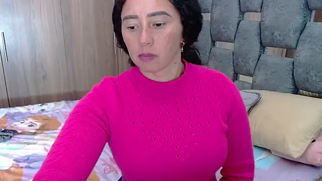 Snapshot of sara_hott_1 chatting on January 28, 8:15 pm sara hott 1 online show from January 28, 8:15 pm