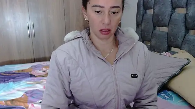 Snapshot of sara_hott_1 chatting on January 30, 12:27 pm sara hott 1 online show from January 30, 12:27 pm
